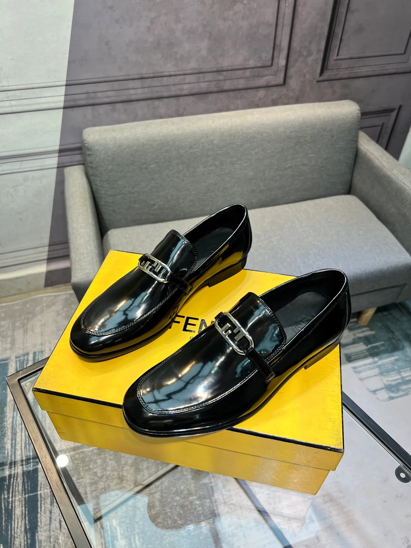 Men's shoes 💰940 [FENDI] Fendi men's business casual leather shoes imported brand cloth/calf leather/open edge beads/brand logo printing -Inner lining: comfortable cowhide lining -Outsole: genuine leather outsole with rubber backing embedded in the heel, perfect injection molding -Super high quality control·Fine workmanship: highlighted (high-end·luxury·grade) -Size: 39-44.38.45.46 Customized, non-returnable